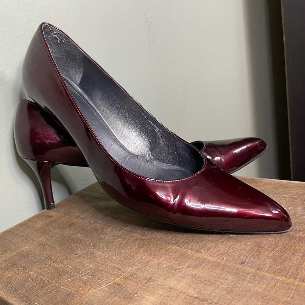 Stuart Weizman Deep Red Patent Pumps Classic Style 2 2-1/2 -inch Heel Size 11